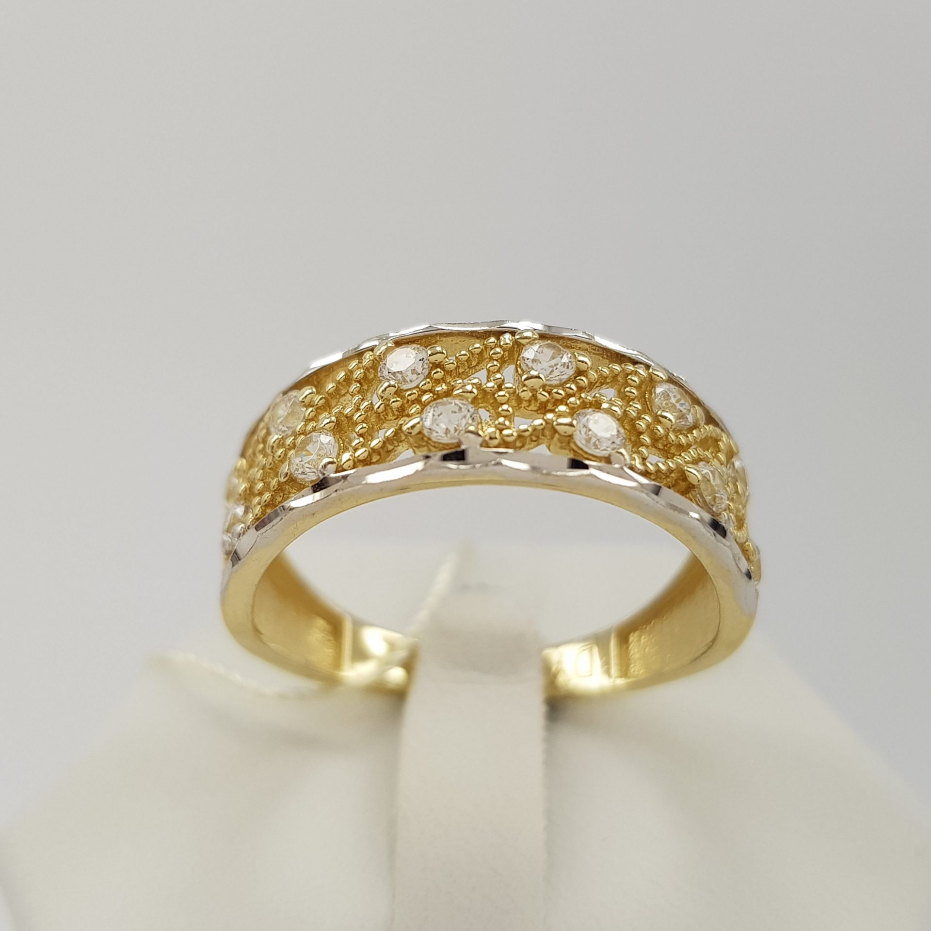 Wyjątkowy, ażurowy pierścionek w złocie dwukolorowym