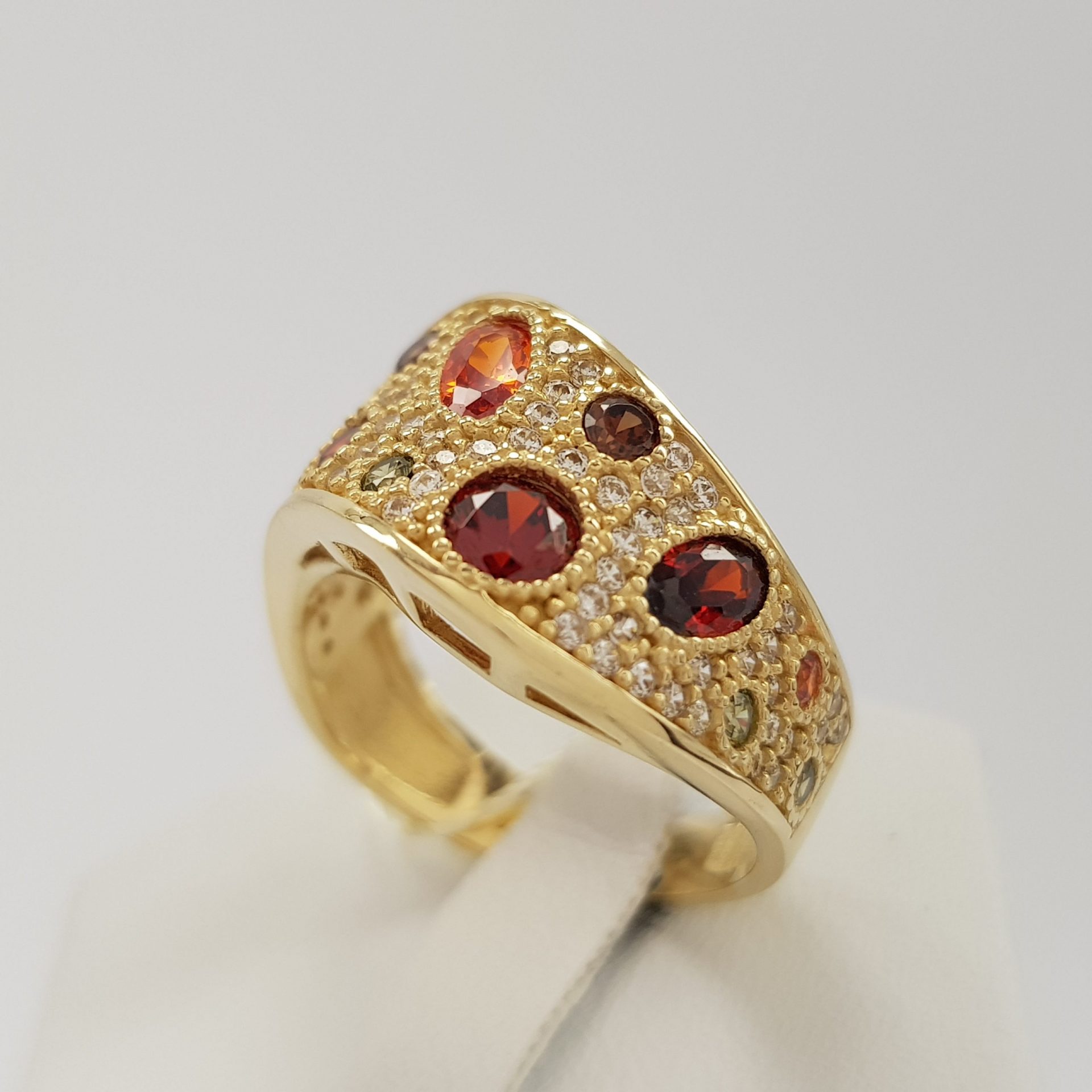 Niepowtarzalny pierścionek złoty z kolorowymi cyrkoniami
