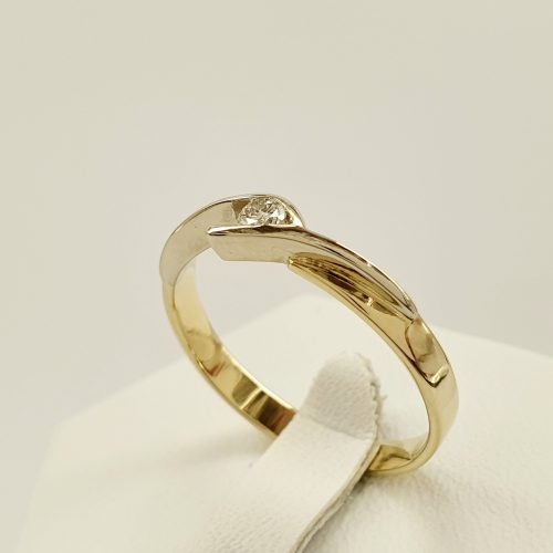 Nowoczesny pierścionek z brylantem w żółtym i białym złocie