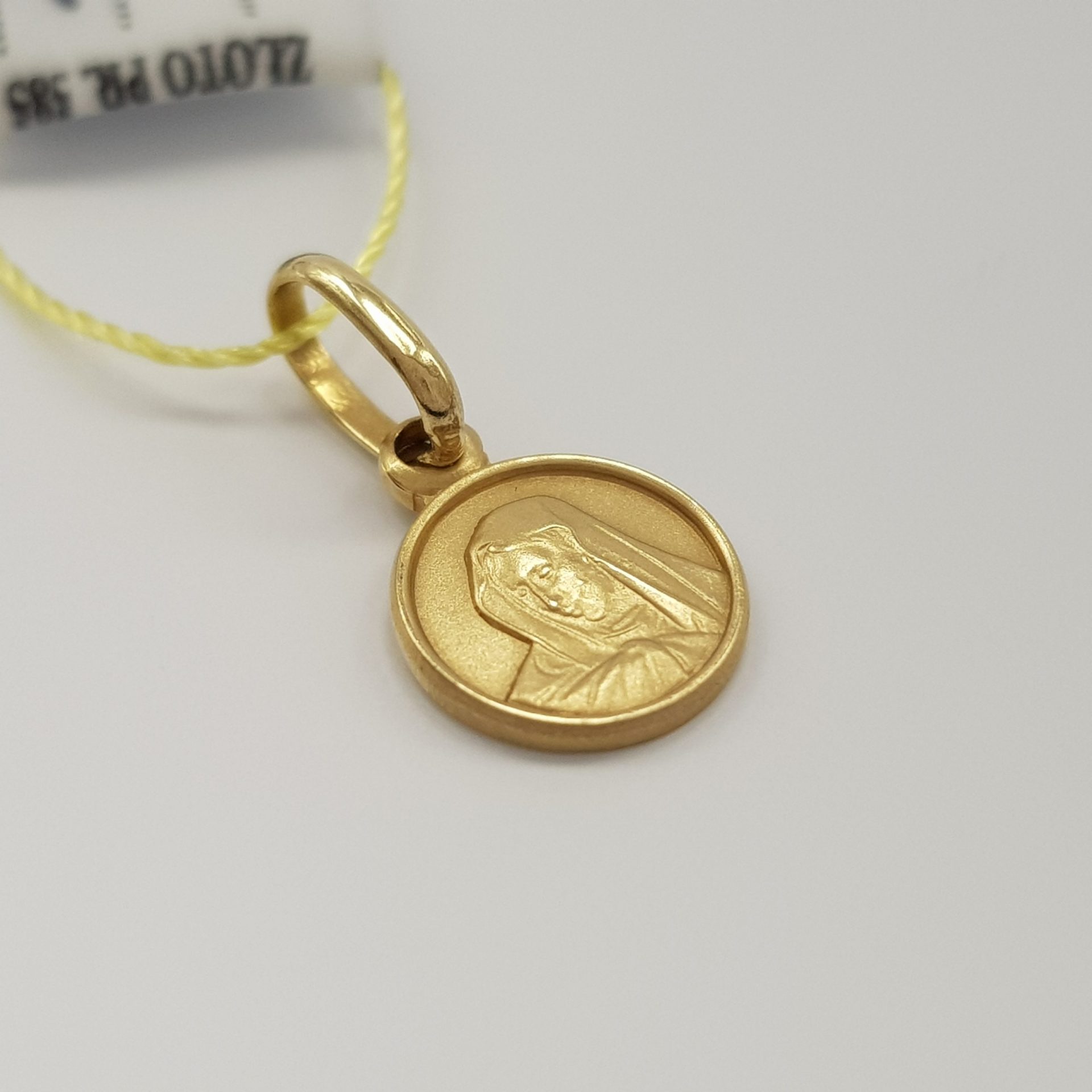 Medalik złoty z wizerunkiem Matki Boskiej