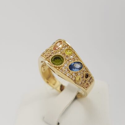 Niepowtarzalny pierścionek złoty z kolorowymi kamieniami