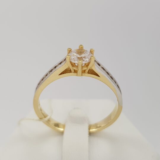Niezwykły, luksusowy pierścionek złoty z cyrkoniami