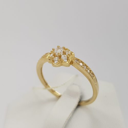 Błyszczący pierścionek złoty w kształcie kwiata