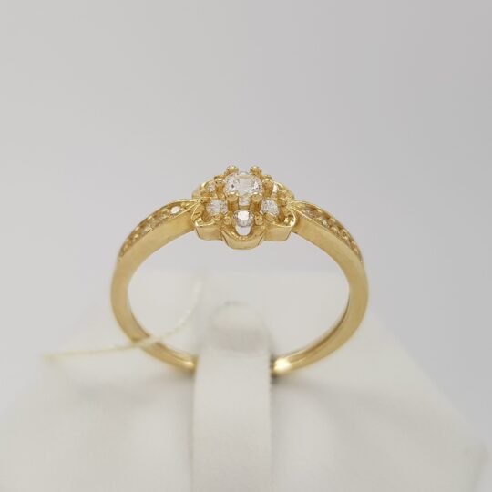 Błyszczący pierścionek złoty w kształcie kwiata