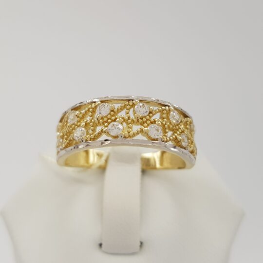 Wyjątkowy, ażurowy pierścionek w złocie dwukolorowym