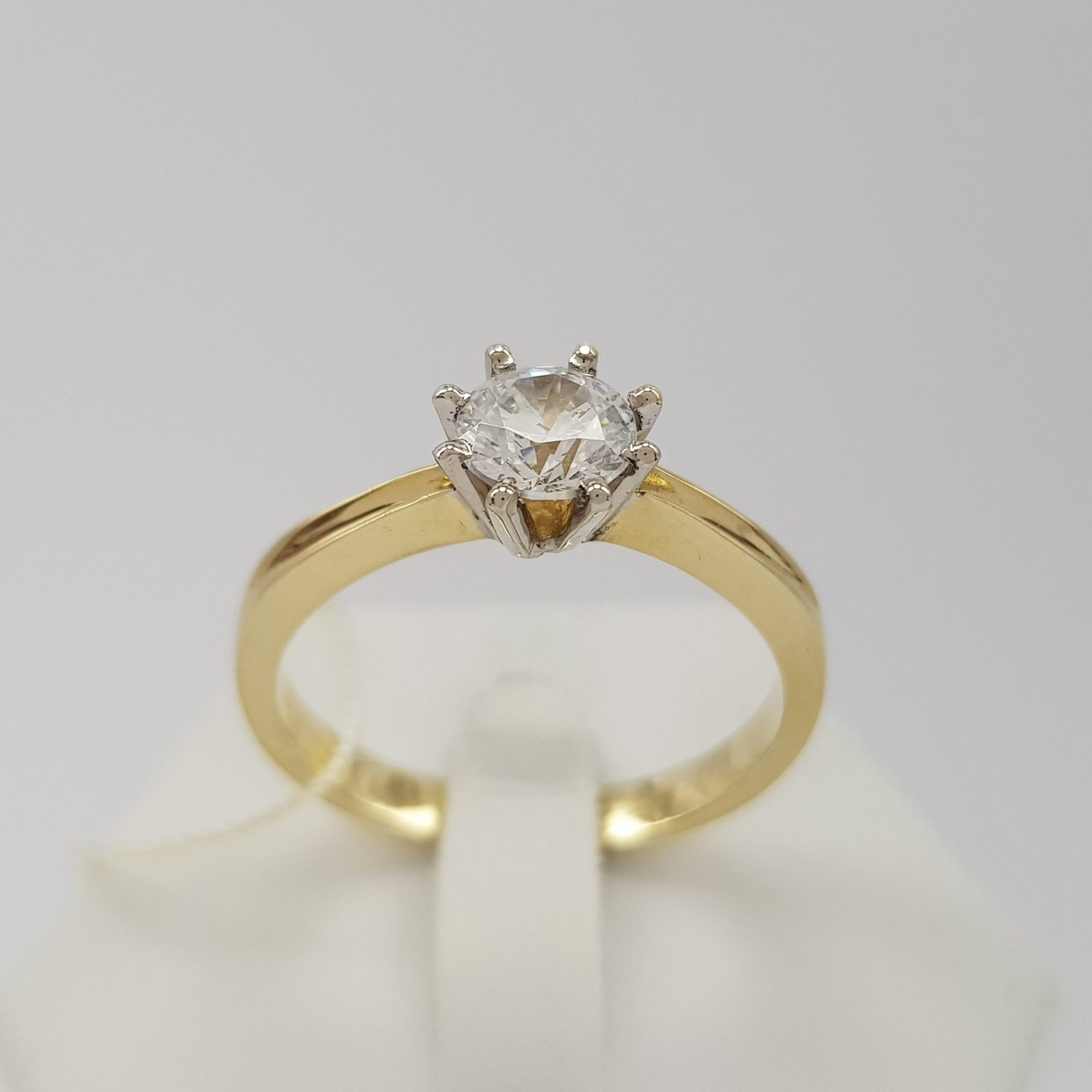 Klasyka i prostota - pierścionek złoty na zaręczyny