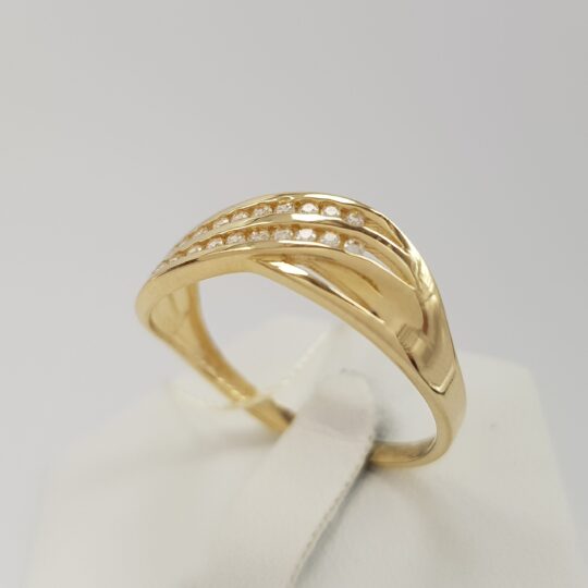 Pleciony pierścionek złoty z cyrkoniami