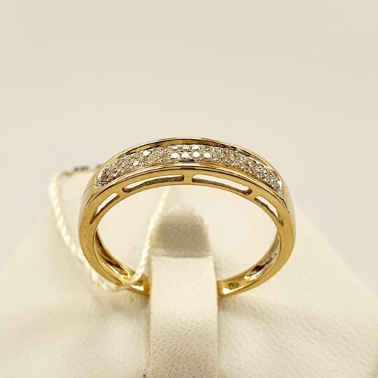 Obrączkowy pierścionek złoty z cyrkoniami