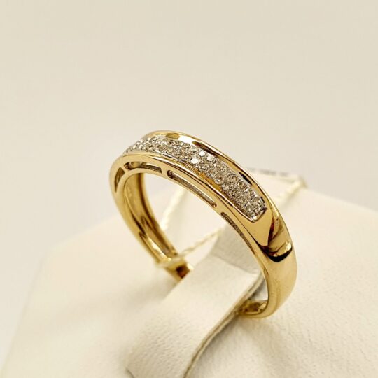 Obrączkowy pierścionek złoty z cyrkoniami