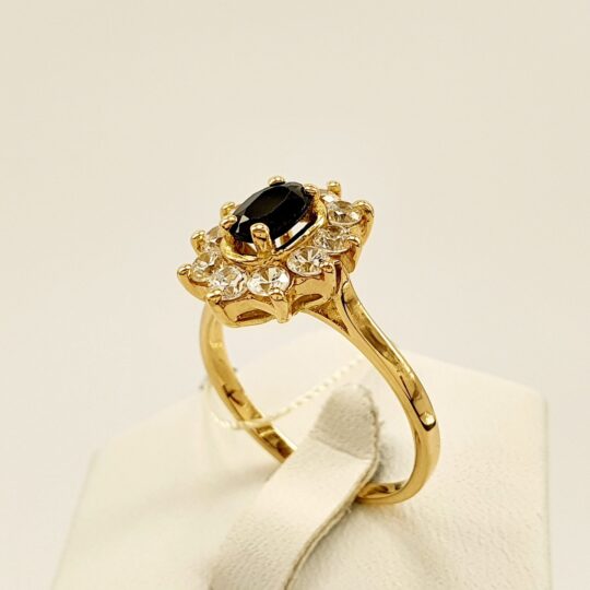 Dla eleganckiej kobiety - wyjątkowy pierścionek złoty
