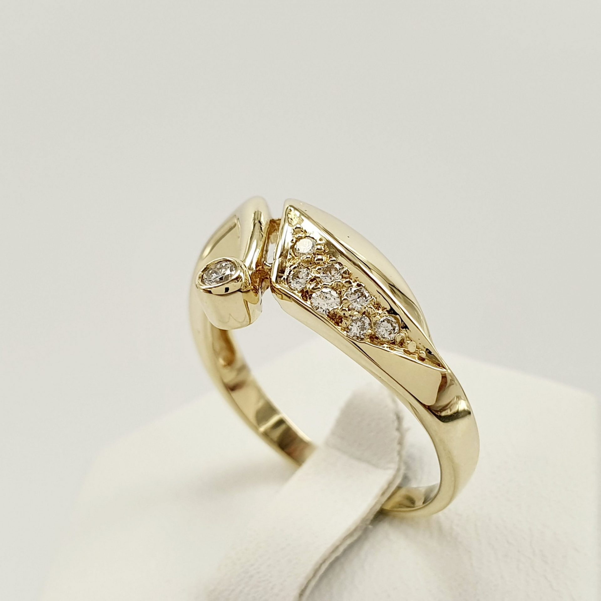Oryginalny i niepowtarzalny złoty pierścionek z żółtego złota 14K