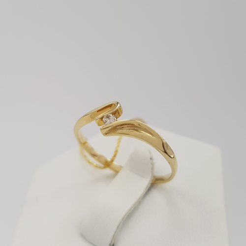 Unikatowy pierścionek złoty z brylantem
