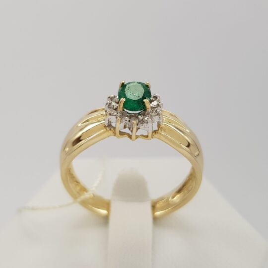 Niepowtarzalny pierścionek w stylu retro z owalnym, zielonym szmaragdem i 12 diamentami