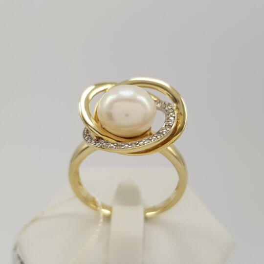 Elegancki pierścionek złoty z perłą i brylantami