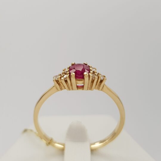 Wyjątkowy pierścionek złoty z rubinem i brylantami