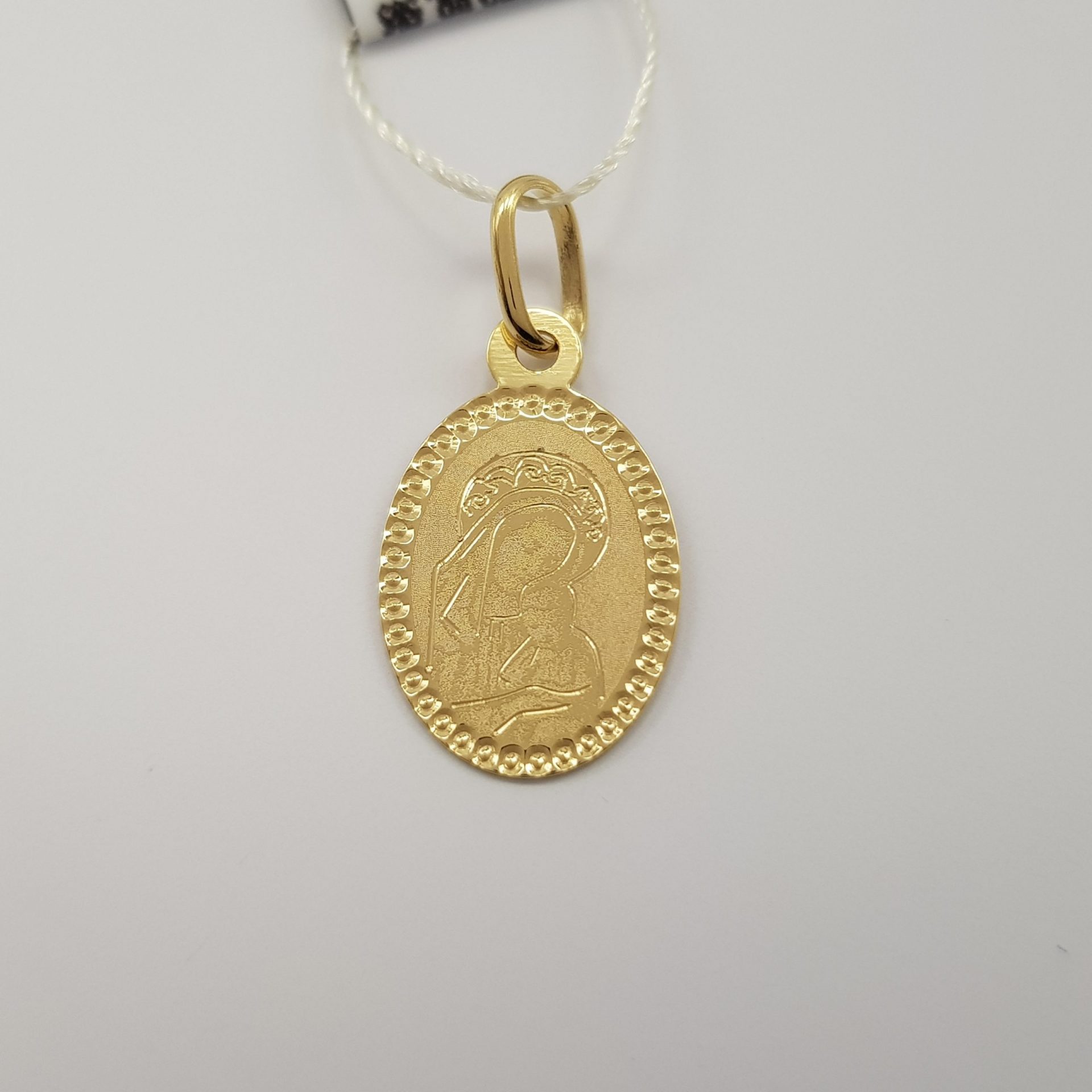Matka Boska z Dzieciątkiem - medalik złoty